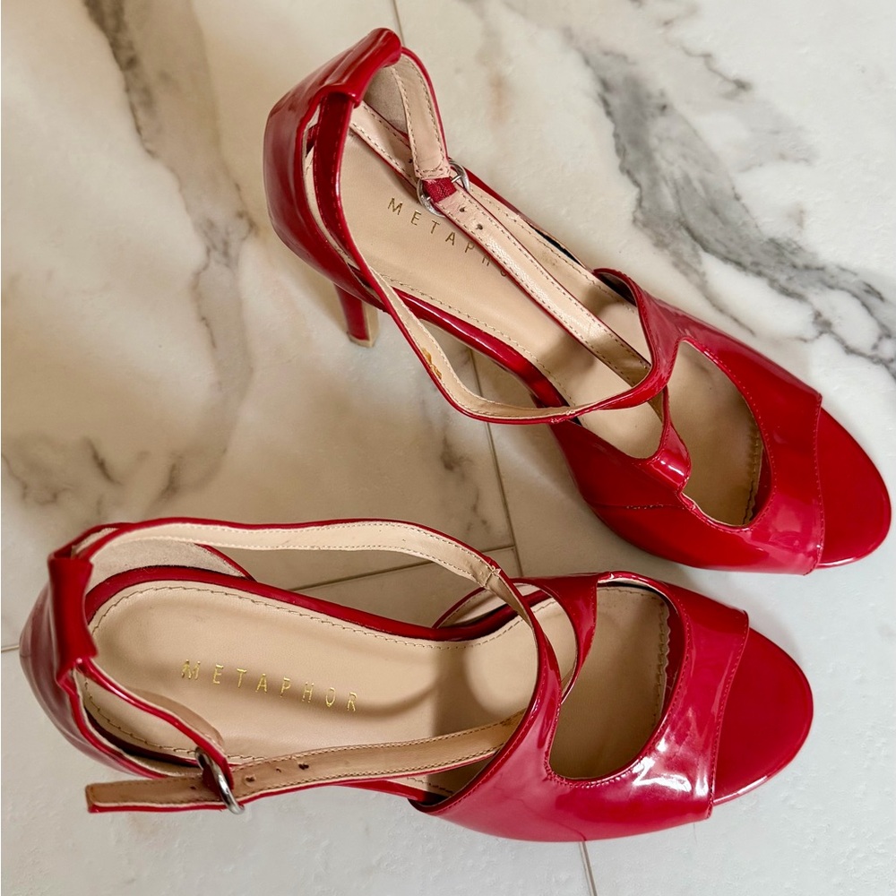 Red Heels - Picture 6 of 7